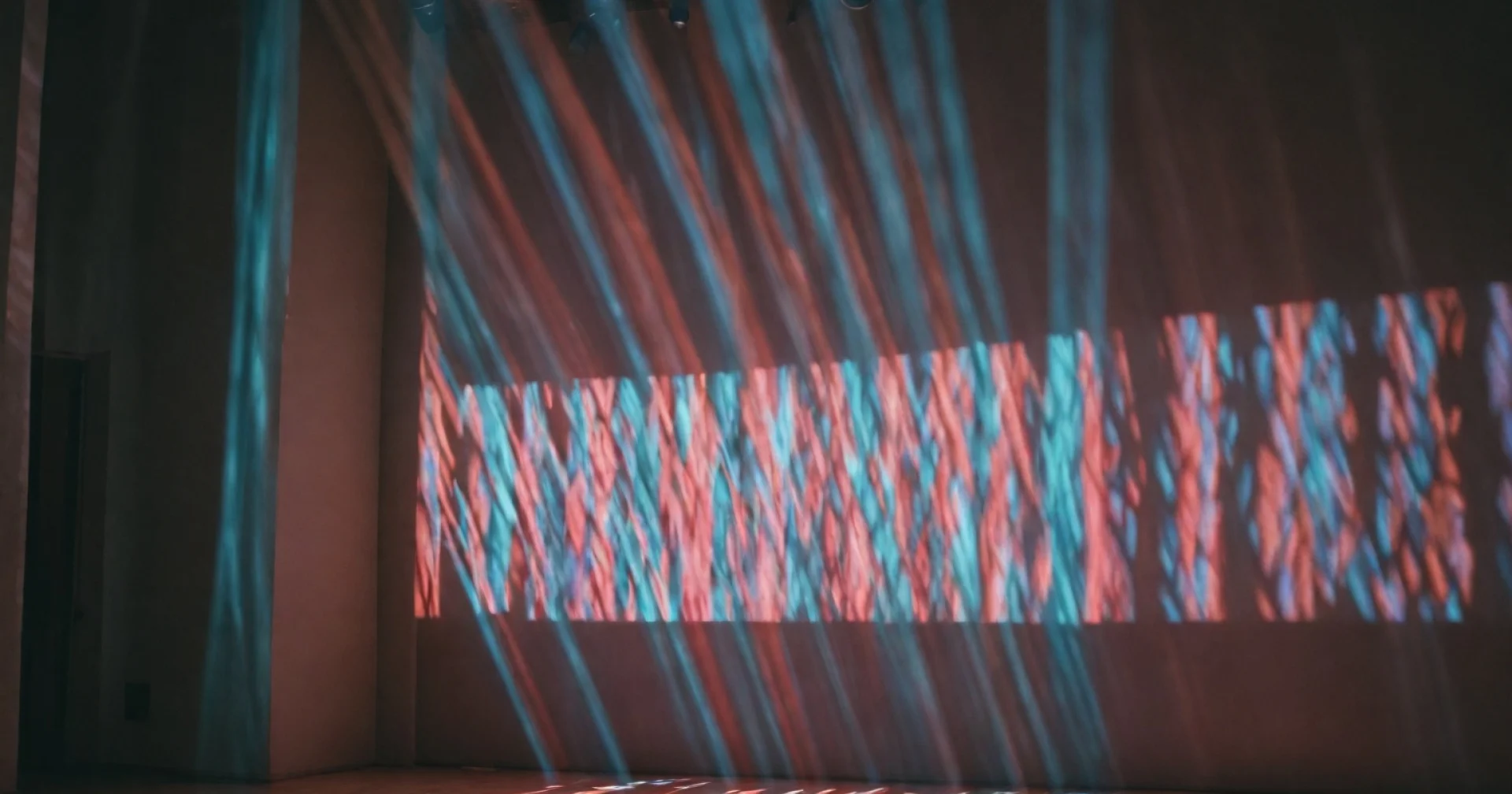 Mastering the Art of Blending Multiple Projectors into a Single Image